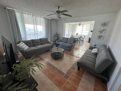 Large 1 Bedroom Apt with 2 balconies and Pool