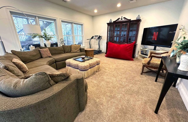 Large, 1700 sq ft, in-law suite 2bd/1.5ba in Desirable Sandy Springs