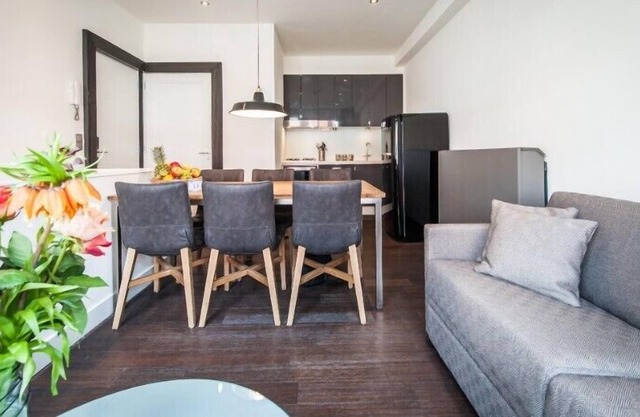 Large 2-Bedroom Apt close to Oosterpark (4pax)