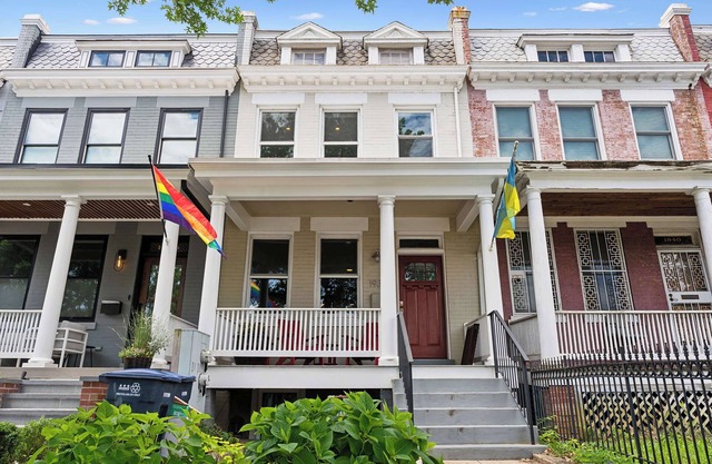 Large, 2BR/1BA with AC/TV/Internet/Laundry