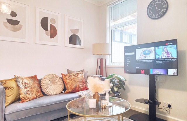 Large 3 bed house Wolverhampton