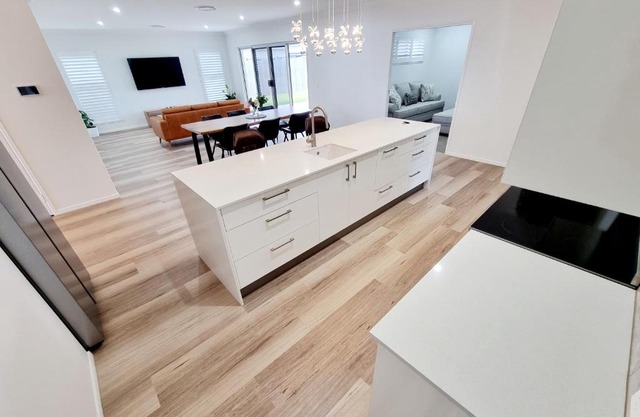 Large and Private Executive Home - Secure parking for boats