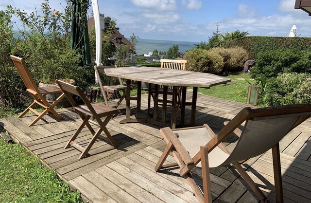 Large apartment with garden and terrace with sea view - 2 bedrooms