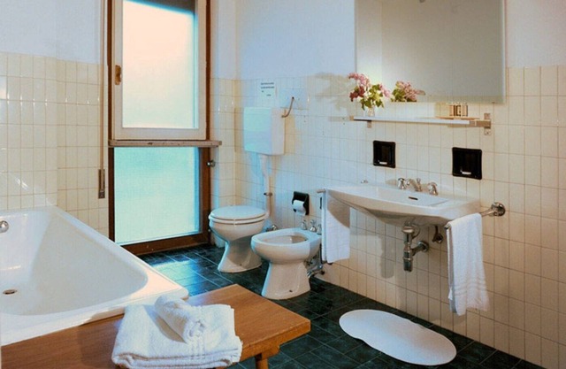 Large apartment with fireplace