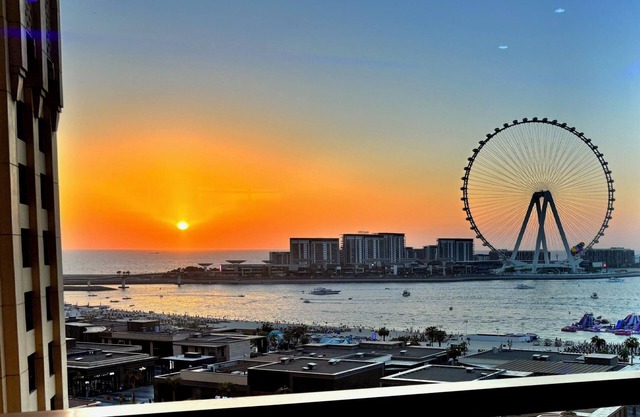 Large aprt Dubai Jbr beach walk sea and wheel view
