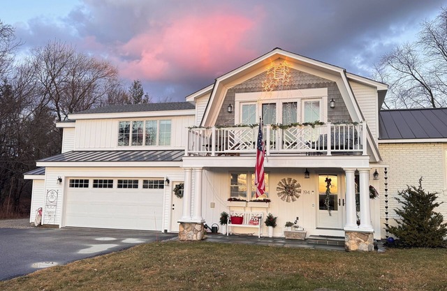 Large, beautiful studio on bucolic Great Bay, 4 miles from vibrant Portsmouth