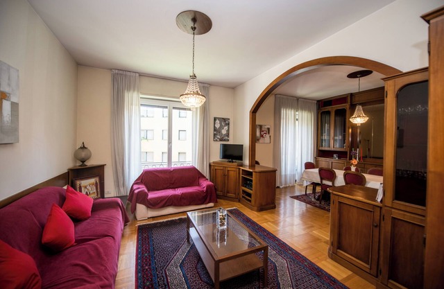 Large, bright apartment in city center, walking distance to Duomo and more