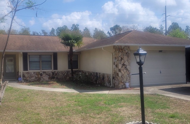 Large Bungalow with fenced yard and game room. Close to everything