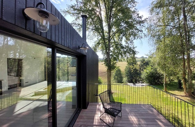 Large cabin with wood fire and breathtaking view