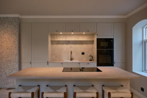 Large city apartment with sea view and parking