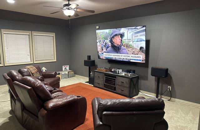 Large comfortable home can accommodate 10. Centrally located Dallas Ft. Worth