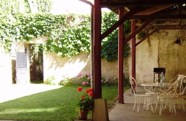 Large cottage in medieval village 1 / 2h from the Pyrenees, Gers limit
