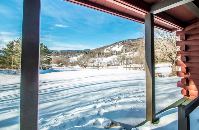 Large Cozy Log Cabin Overlooking Black Mountain - Storyland Minutes Away