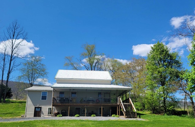 Large Family Home Located 1 Mile From Aitch Boat Launch On Raystown Lake