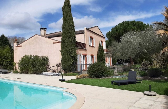 Large family house, sleeps +10, Secured swimming pool, near Albi Carcassonne