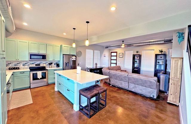 Large Family Villa w/Game Room~Pickleball~Firepit