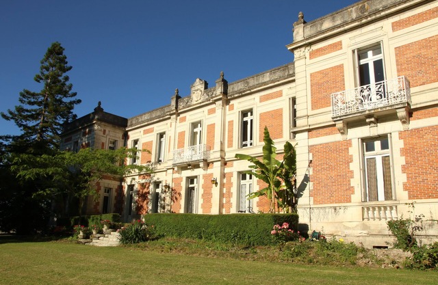 Large gîte with private, heated, covered swimming pool