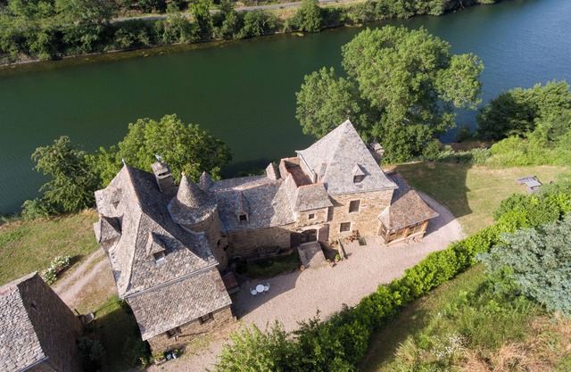 Large Gite in Chateau with private beach