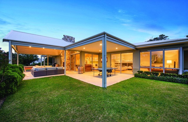 Large Holiday Home with Games Room and Fireplace
