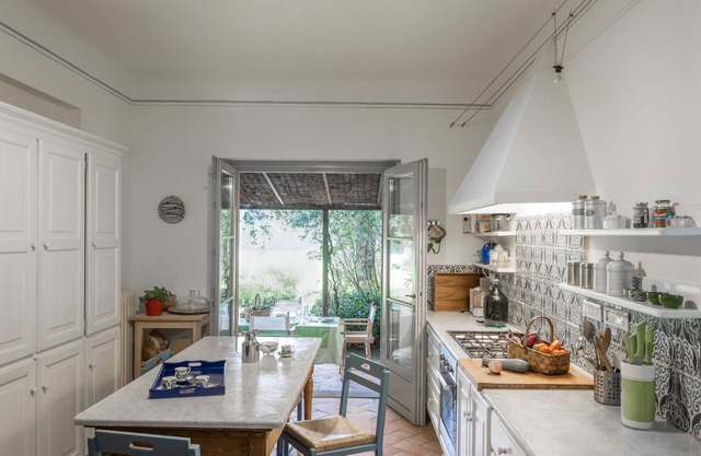 Large house 300 meters walk from the beach, in a compound of only six villas