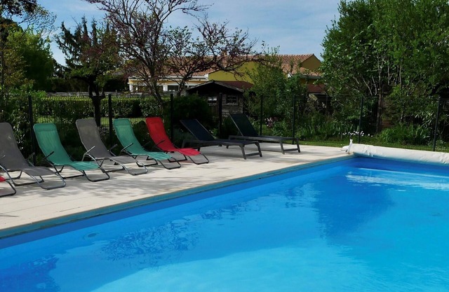 Large house (13 people) with private heated swimming pool and pétanque court