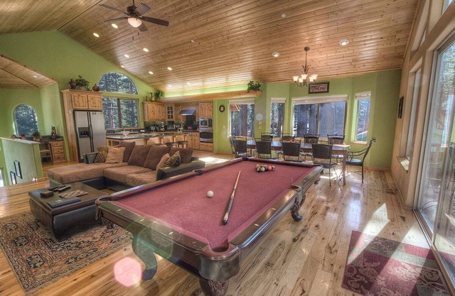 Large Kitchen, Hot Tub, Great House (COH1669)