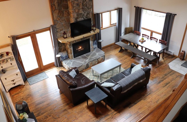 Large Lakeside Cabin