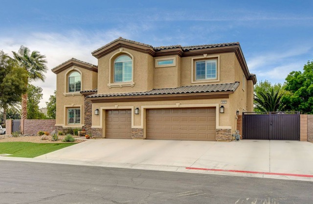 Large luxury 5 bedroom home w/ resort style backyard.