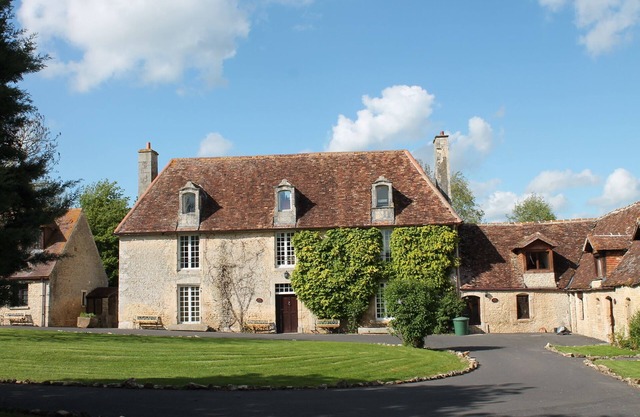 Large manor house for rent in Normandy, a stone's throw from Suisse Normande!