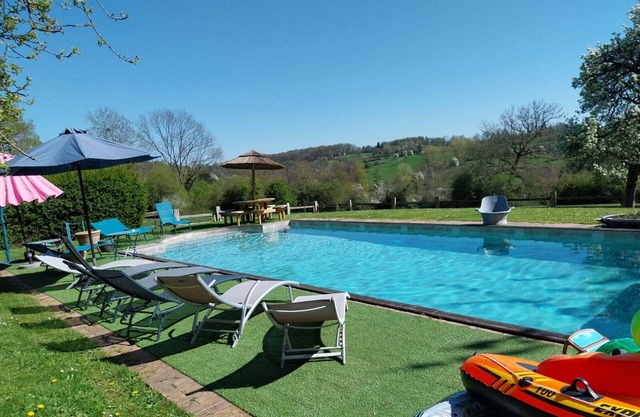 Large Normandy house with heated pool, 20 minutes from beaches. Pets allowed