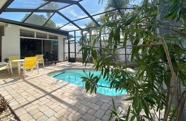 Large Pool Home 15 min Walk to the Beach, Close to Everything