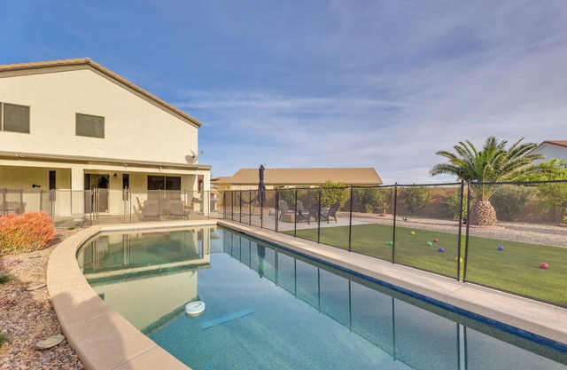 Large Pool & Yard w/Bocce: Oasis in Coolidge!