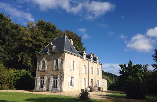 Large property in the countryside, enjoy the calm and greenery.