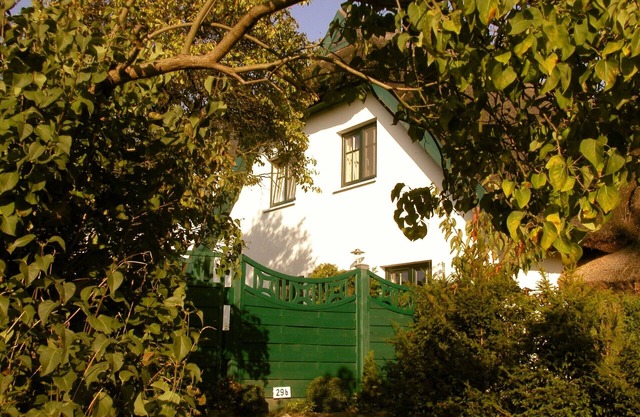 Large Reet - House for 4 people + baby garden sea