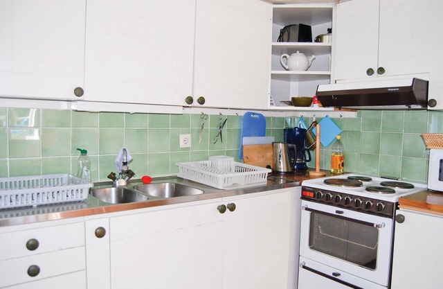 Large, spacious wooden house in a quiet location about 500 meters from Lake Sisjön.