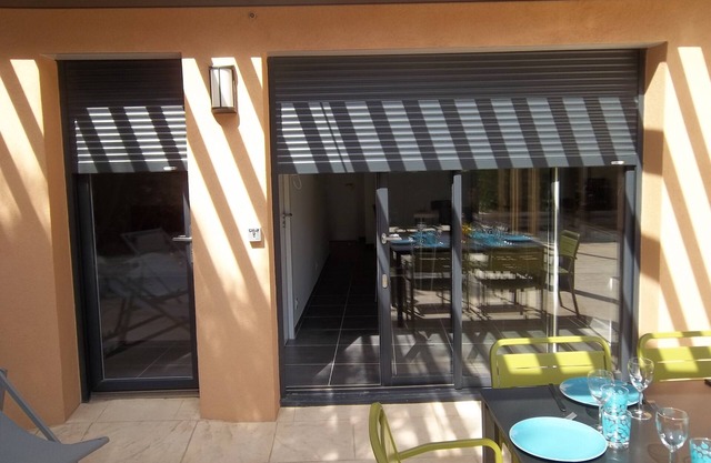 Large Studio (26m2) with large terrace (17m2) 50m from the sea and beach.