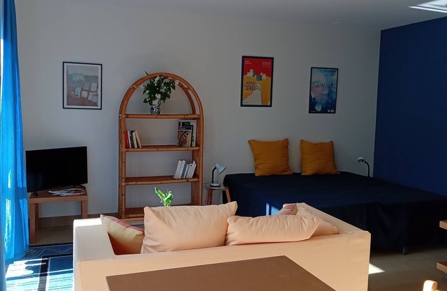 Large studio in a quiet green setting near Toulouse