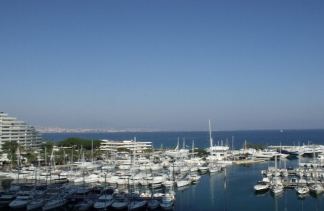 Large studio sea view and stunning harbor