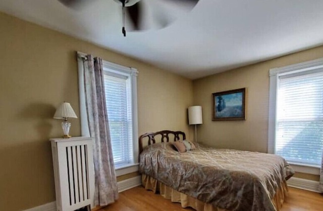 Large Suite 2 beds plus Murphy full, Victorian Farm Style, Downtown Plainfield