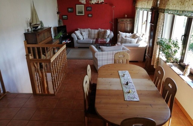 Large sunny apartment over 2 floors for 2-5 persons central but quiet