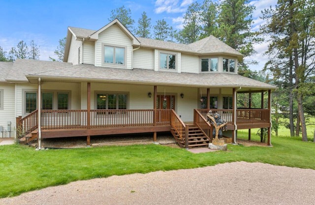 Largest Hill City Cabin-Sleeps 20 with Hot Tub