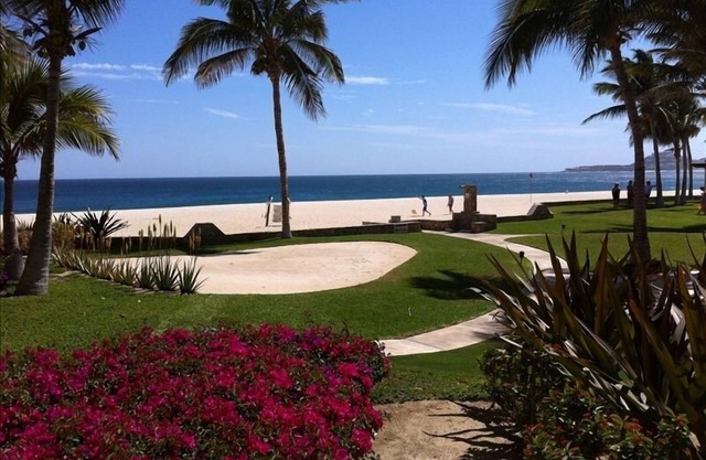 Las Mananitas-2BR-1900 Sq Ft Grnd Floor 30 Steps to the Beach
