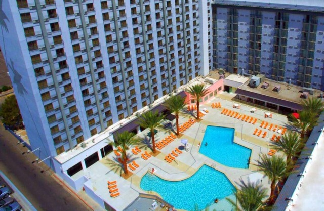 Las Vegas Vacay! Spacious Unit! Short Drive to McCarran International Airport!