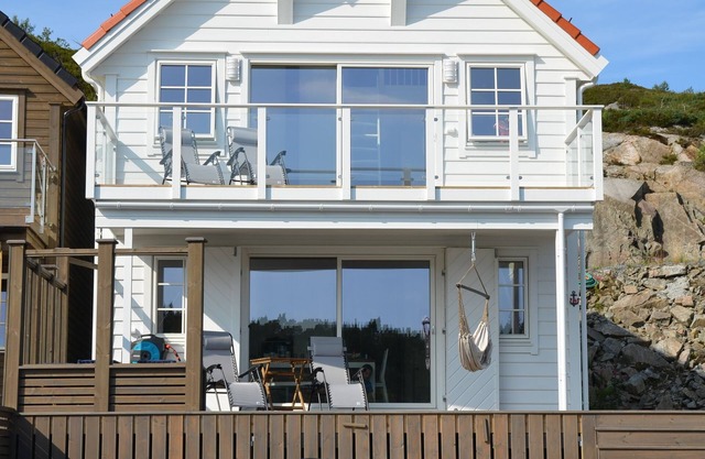 LAST MINUTE! Holiday home w. table football & sauna, for families & water sports