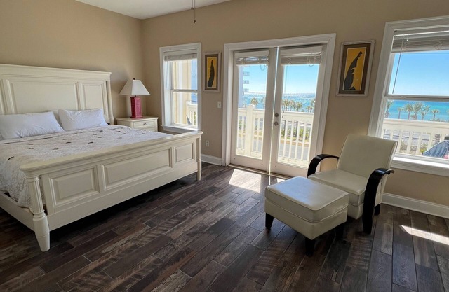 Last Minute Rates, Beach Front Home, 3Beds, 3.5 Bath, Full Ocean View