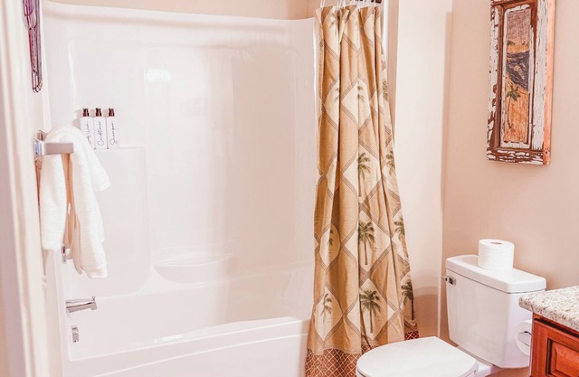 Laurel Mountain Getaway - On Crooked Creek Trout Stream - Sleeps 22 - Hot Tub