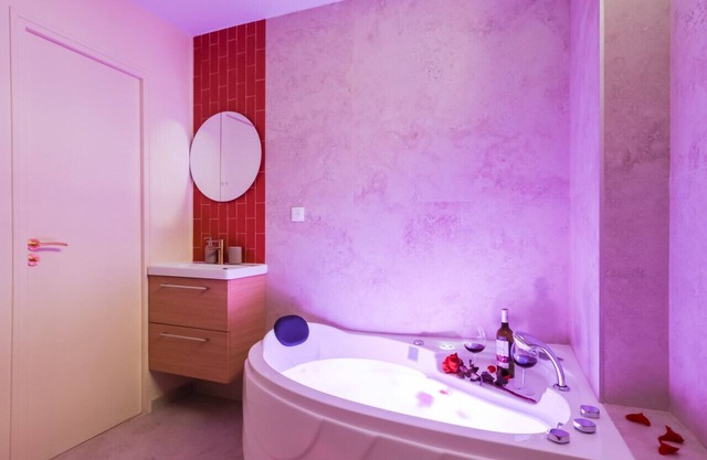 Lavie Maison | AC Hot Tub Montmartre