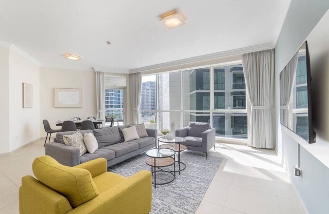 Lavish 3-BR in Al Bateen’s Gem