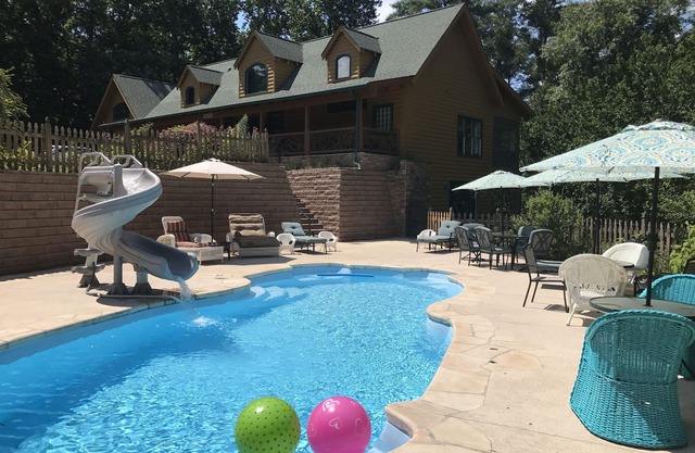 Lazy Bear Lodge: Getaways, WineTours, Bridal Parties,Reunions, Corporate Retreat