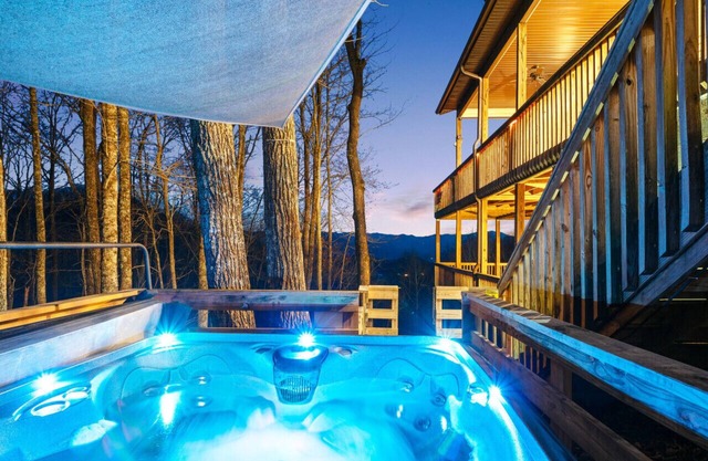 Lazy Bear Retreat Mountain Views-Hot Tub-FirePit